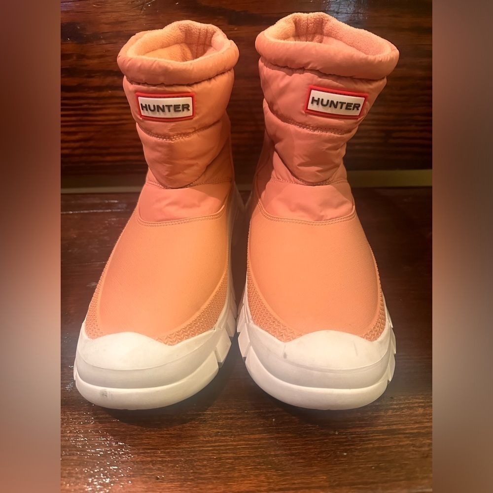 Hunter snow boots / pink intrepid/ size 10 women’s
